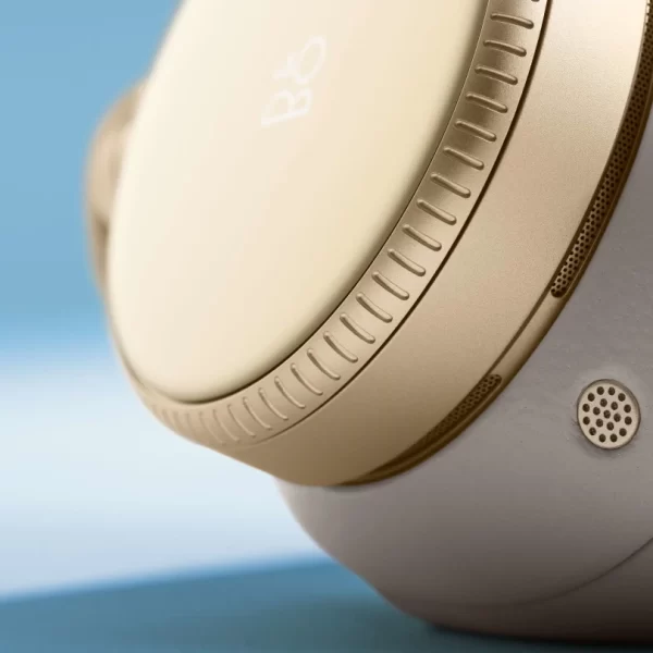 Beautyshot-Beoplay-h100-perspective-0030-s3840x2160px