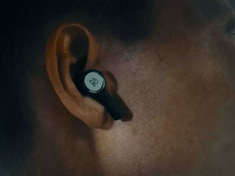 Lifestyle-Beoplay-Eleven-call-quality-s3840x2160px